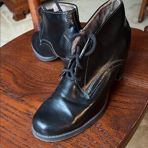 Natural Soul Black Leather Ankle Boots with Block Heel size 9